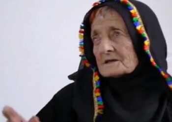 ‏بعد سنوات من الوفاء لابنها.. الموت يغيب أيقونة الحكمة العسيرية المعمرة “شريفة عسيري”