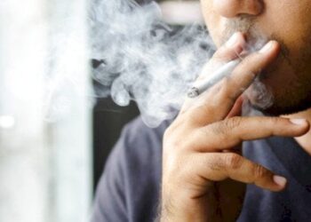 مختص: التدخين يحتوي على 64 مادة مسرطنة.. وهو من مسببات السرطان بشكل عام