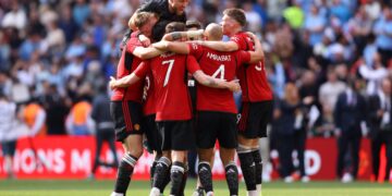 نجم مانشستر يونايتد يحسم موقفه من دوري روشن