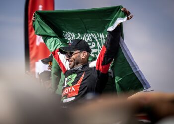 وزير الرياضة يهنئ يزيد الراجحي بفوزه التاريخي بلقب رالي داكار 2025