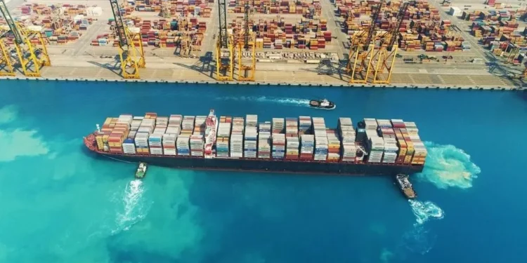 ارتفاع تاريخي للصادرات غير البترولية في السعودية.. والميزان التجاري يتراجع