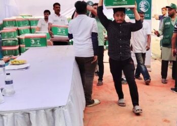 مركز الملك سلمان للإغاثة يوزّع 500 سلة غذائية في مدينتي شيامبور ودكا بجمهورية بنغلاديش