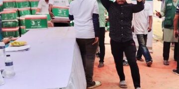 مركز الملك سلمان للإغاثة يوزّع 500 سلة غذائية في مدينتي شيامبور ودكا بجمهورية بنغلاديش