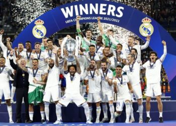 فريق إسباني يتوج ببطولة كرة السلة بهوية سعودية بقيادة نجم ريال مدريد