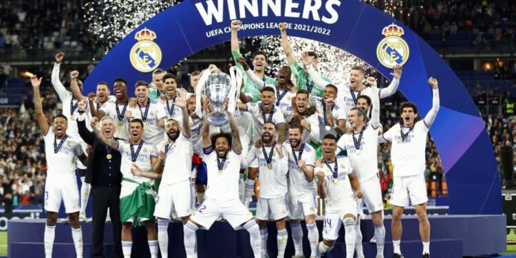 فريق إسباني يتوج ببطولة كرة السلة بهوية سعودية بقيادة نجم ريال مدريد