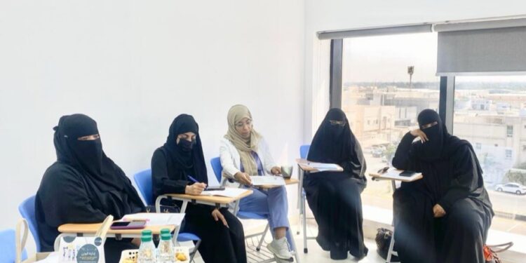 “مركزي القطيف” ينظم ورش عمل لتعزيز الأنماط الصحية بين منسوبيه