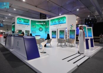 “الغذاء والدواء” تستعرض التقنيات الذكية والتجارب التفاعلية في ليب2025