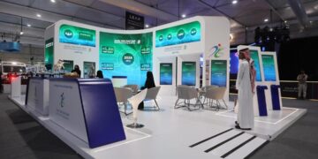 “الغذاء والدواء” تستعرض التقنيات الذكية والتجارب التفاعلية في ليب2025