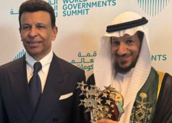 المعلم السعودي منصور المنصور يفوز بجائزة “فاركي” العالمية كأفضل معلم لعام 2025