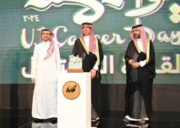 الأمير سعود بن جلوي يفتتح فعاليات يوم المهنة بجامعة جدة