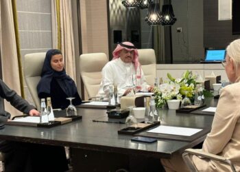 رئيس الاتحاد السعودي لكرة الطاولة يعقداجتماعاً مع السيدة بيترا سورلينغ