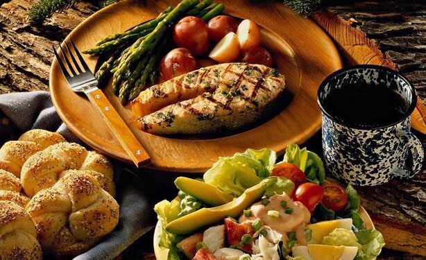 دليلك لوجبة عشاء صحية ومتوازنة (إنفوجراف)