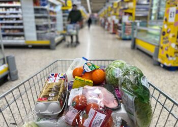 احذر التسوق وأنت جائع! نصائح وزارة الصحة لاختيار غذاء صحي في رمضان