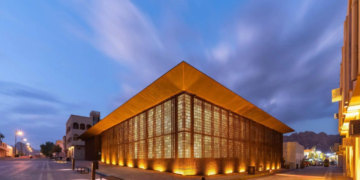 مساحة العُلا للتصميم تحتضن معرض “مدرسة الديرة” بمجموعة من الأعمال الإبداعية