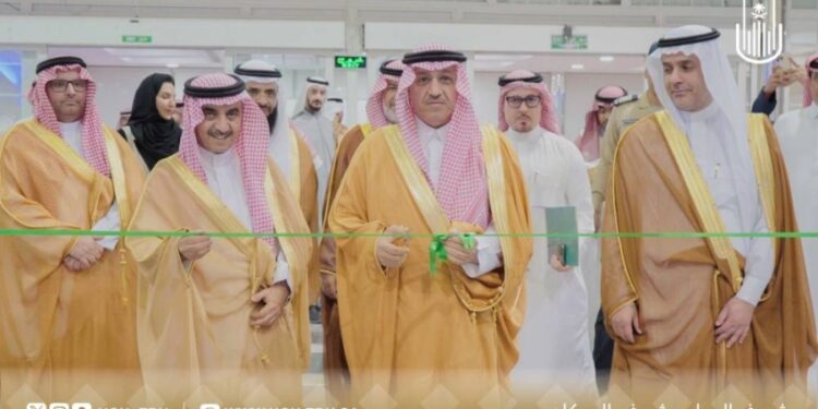 وزير التعليم يفتتح “المسرد التاريخي” لجامعة أم القرى