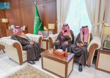 أمير حائل يستعرض أعمال وإنجازات الغرف السعودية