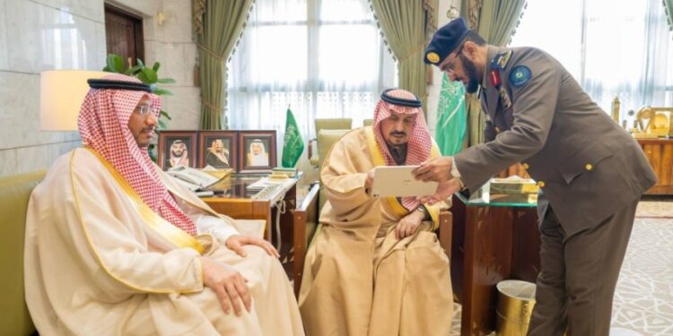 أمير الرياض يدشن التمرين الفرضي لحريق في منشأة صحية بتنظيم الدفاع المدني