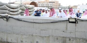 مُحافظ جدة يتفقد مشروع النفق الشرقي لشركة المياه الوطنية
