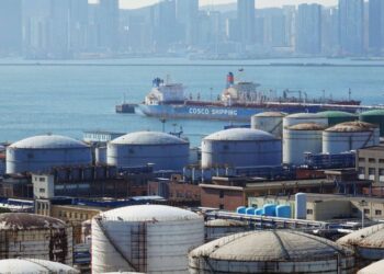 أسعار النفط تتجه نحو انخفاض أسبوعي ثالث وسط مخاوف من تباطؤ الطلب