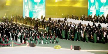 نائب أمير مكة يشهد تخريج 19,712 طالباً وطالبة في جامعة المؤسس