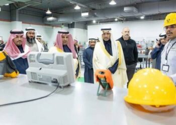 الخريف يتفقد المشاريع التنموية والاقتصادية في الحدود الشمالية