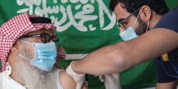 الصحة”: يجب تلقي لقاح الحمى الشوكية قبل 10 أيام من أداء العمرة