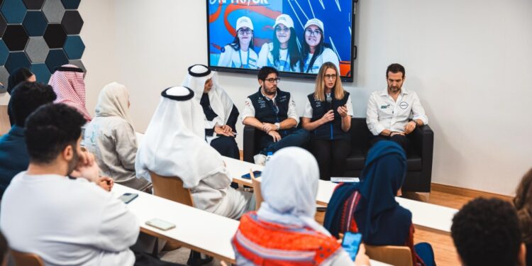 فورمولا إي تلتقي بمجموعة من طلاب الجامعات المتميزين في مدينة جدة