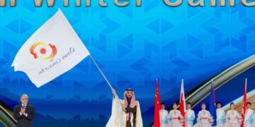 المملكة تتسلم علم استضافة دورة الألعاب الآسيوية الشتوية العاشرة “نيوم 2029”