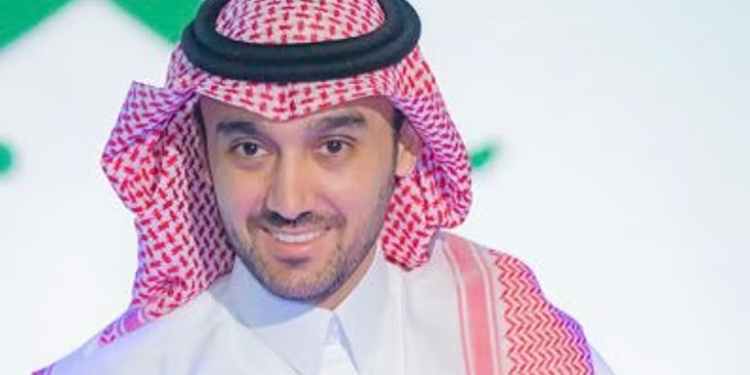 وزير الرياضة يهنئ القيادة بحلول رمضان: “نسأل الله أن يعيده على وطننا بالخير”