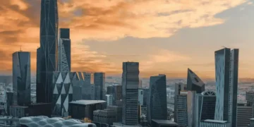 السعودية تتصدر عالميًا في “ثقة الحكومة” بنسبة 87% وفق تقرير إيدلمان 2025 (إنفوجراف)