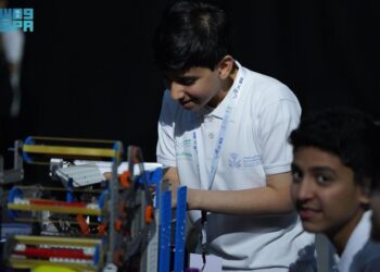 انطلاق بطولة VEX IQ في تصميم وبرمجة الروبوتات