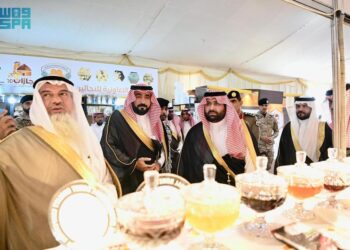 نائب أمير منطقة جازان يزور مهرجان عسل جازان العاشر