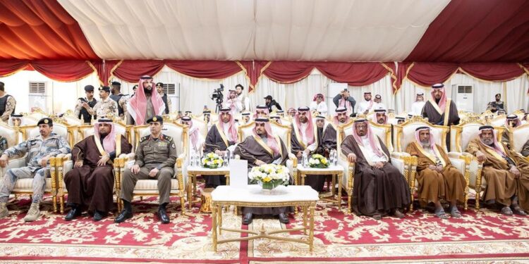 نائب أمير نجران يرعى مهرجان مغازرة الإبل ومسيرة الهجن والخيل في مهرجان شرورة الشتوي