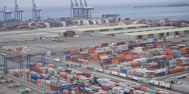 240 مليار ريال فرص استثمارية في قطاع النقل والخدمات اللوجستية