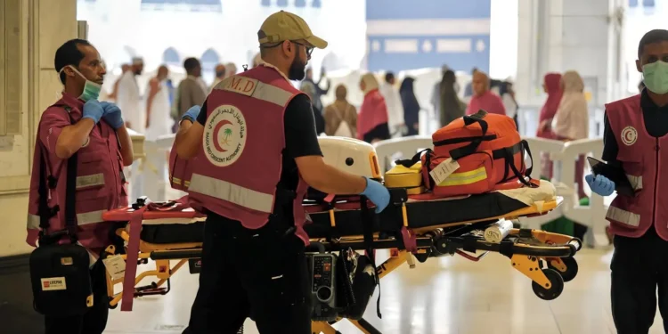 إعادة النبض لمعتمر باكستاني في الحرم المكي بفضل فرق الهلال الأحمر السعودي