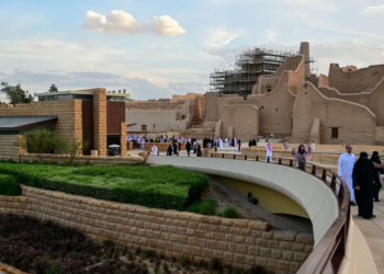 قطاع السفر في السعودية يشهد نموًا قياسيًا في 2025 مع تصاعد الإقبال على المغامرات والسياحة التراثية