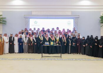 محافظ الأحساء يطلع على إنجازات تجمع الأحساء الصحي لعام