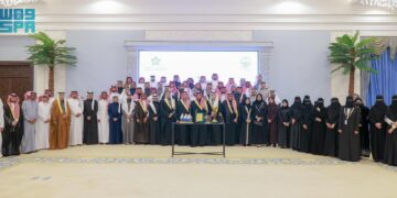 محافظ الأحساء يطلع على إنجازات تجمع الأحساء الصحي لعام