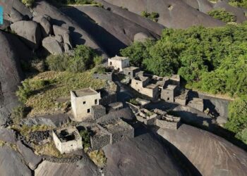 قرى “غية” و” آل صميد”.. شواهد أثرية في المجاردة جمعت بين الإبداع والعراقة