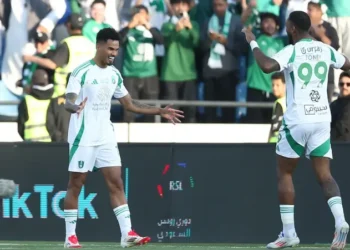 أهلي جدة يتفوق على ضمك بثنائية توني وغالينو