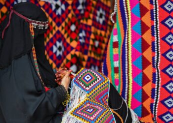 المرأة السعودية تسرد التاريخ بالحِرف اليدوية