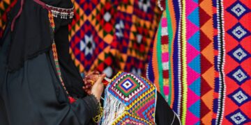 المرأة السعودية تسرد التاريخ بالحِرف اليدوية