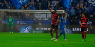 الرياض يفرض التعادل على الهلال ويمنح الاتحاد فرصة توسيع الفارق