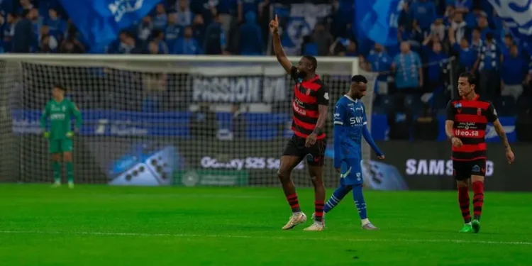 الرياض يفرض التعادل على الهلال ويمنح الاتحاد فرصة توسيع الفارق