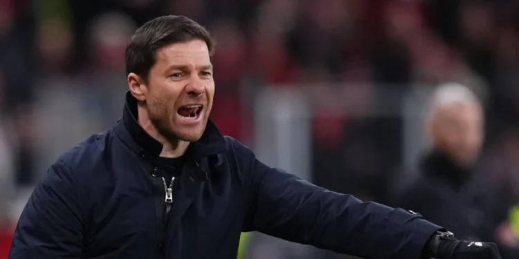 ألونسو يشيد بسيطرة 10 لاعبين أمام هوفنهايم