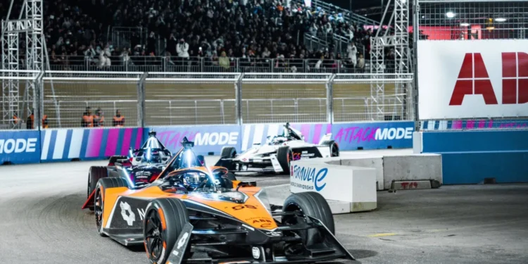 أكثر من 200 إعلامي و34 قناة.. نقلوا سباق فورمولا إي جدة إلى العالم