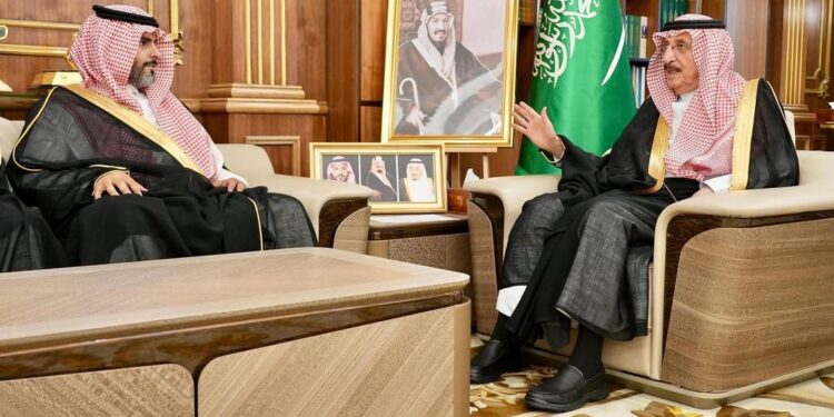 أمير جازان يستقبل ممثلي صندوق الاستثمارات العامة والإدارة التنفيذية في الشركة السعودية للقهوة