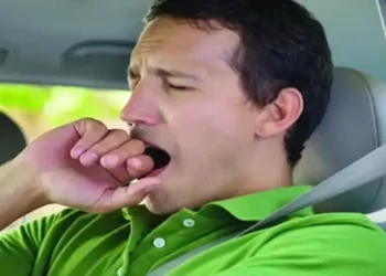 “غفوة” ثانية واحدة أثناء قيادة السيارة قد تعني كارثة