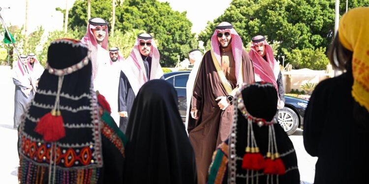 محافظ الطائف يشارك منسوبي المحافظة حفل يوم التأسيس