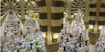 وسط أجواء إيمانية.. ضيوف خادم الحرمين يؤدون صلاة الجمعة في المسجد النبوي